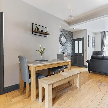 Pass The Keys Beautifully Cosy 2-bed In *