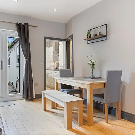 Pass The Keys Beautifully Cosy 2-bed In York