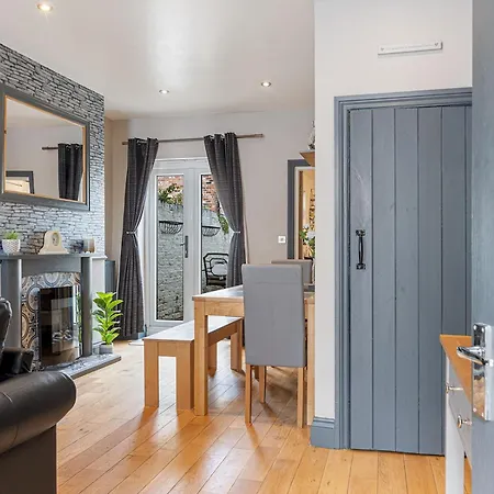 Pass The Keys Beautifully Cosy 2-bed In Holiday home York