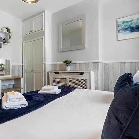 Pass The Keys Beautifully Cosy 2-bed In