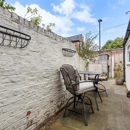 Pass The Keys Beautifully Cosy 2-bed In * York