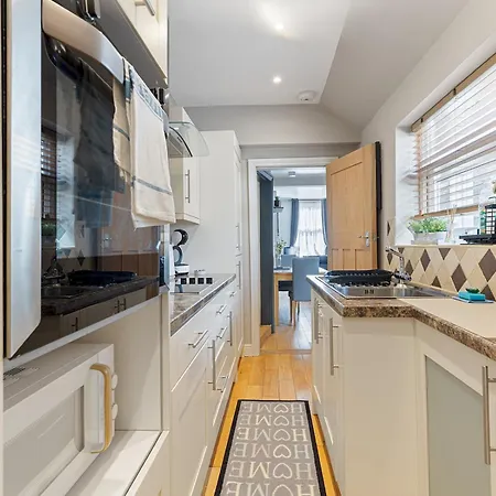 Pass The Keys Beautifully Cosy 2-bed In York