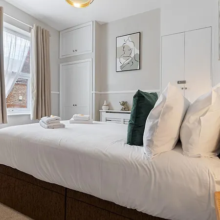 Pass The Keys Beautifully Cosy 2-bed In